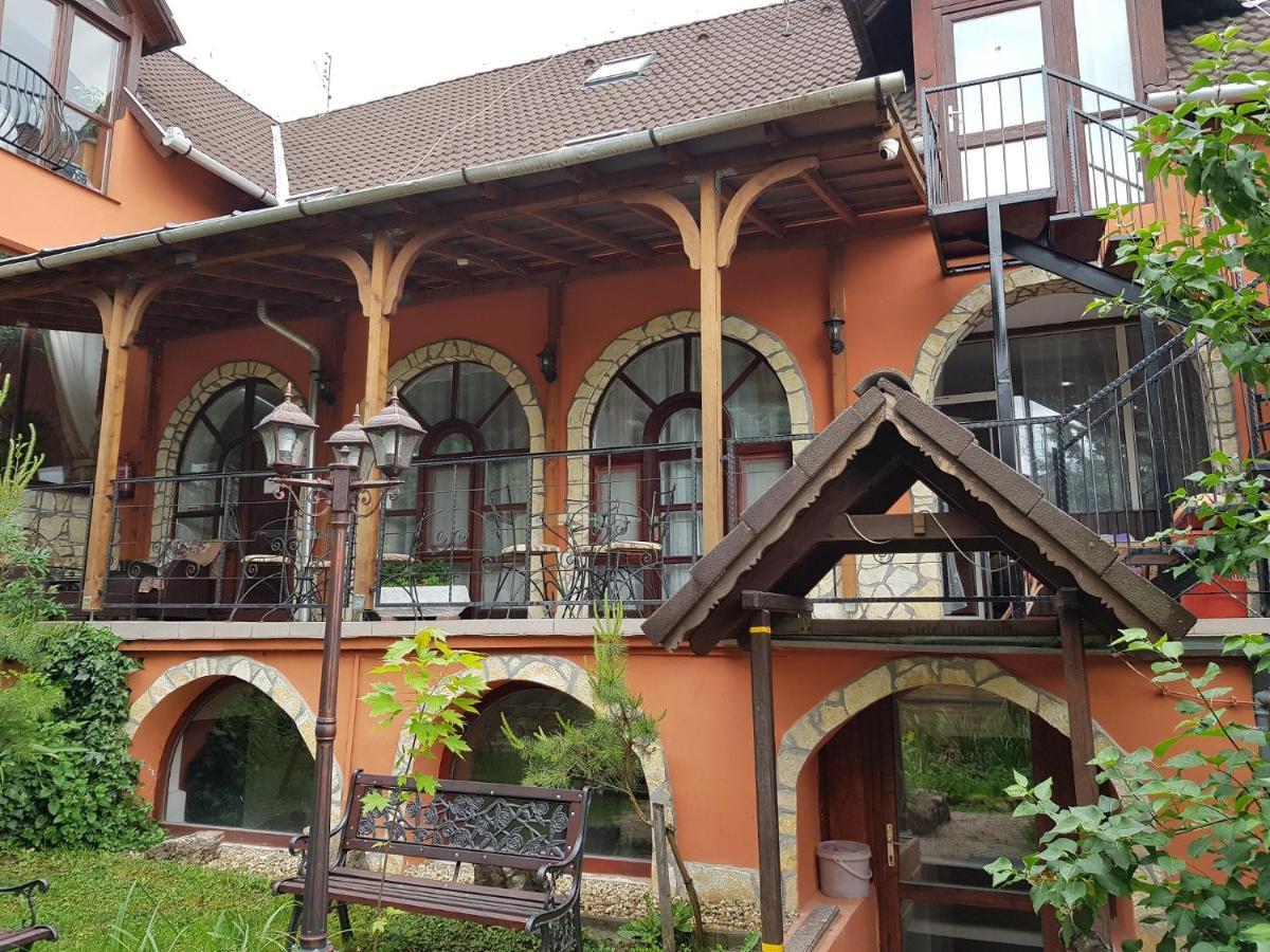 Leganyi Apartmanhaz Eger Exterior photo